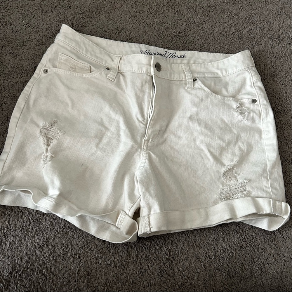 Universal Threads white shorts size 10/30